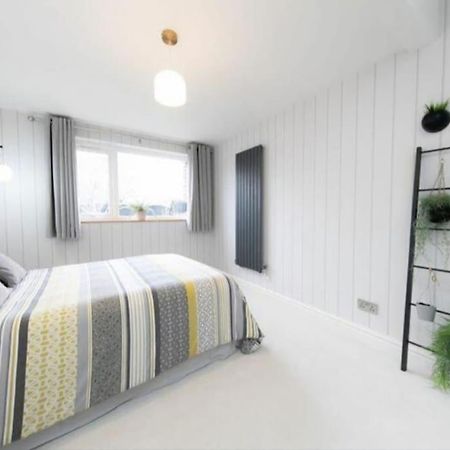 Recently Refurbished Home. Poulton-le-Fylde ภายนอก รูปภาพ
